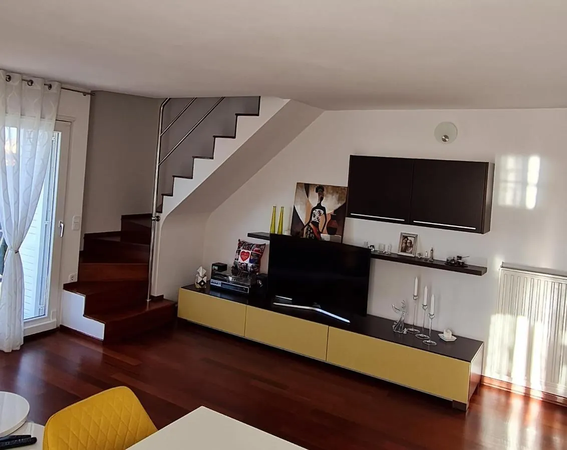 Apartment Queen Dramalj 0*,  Croatia