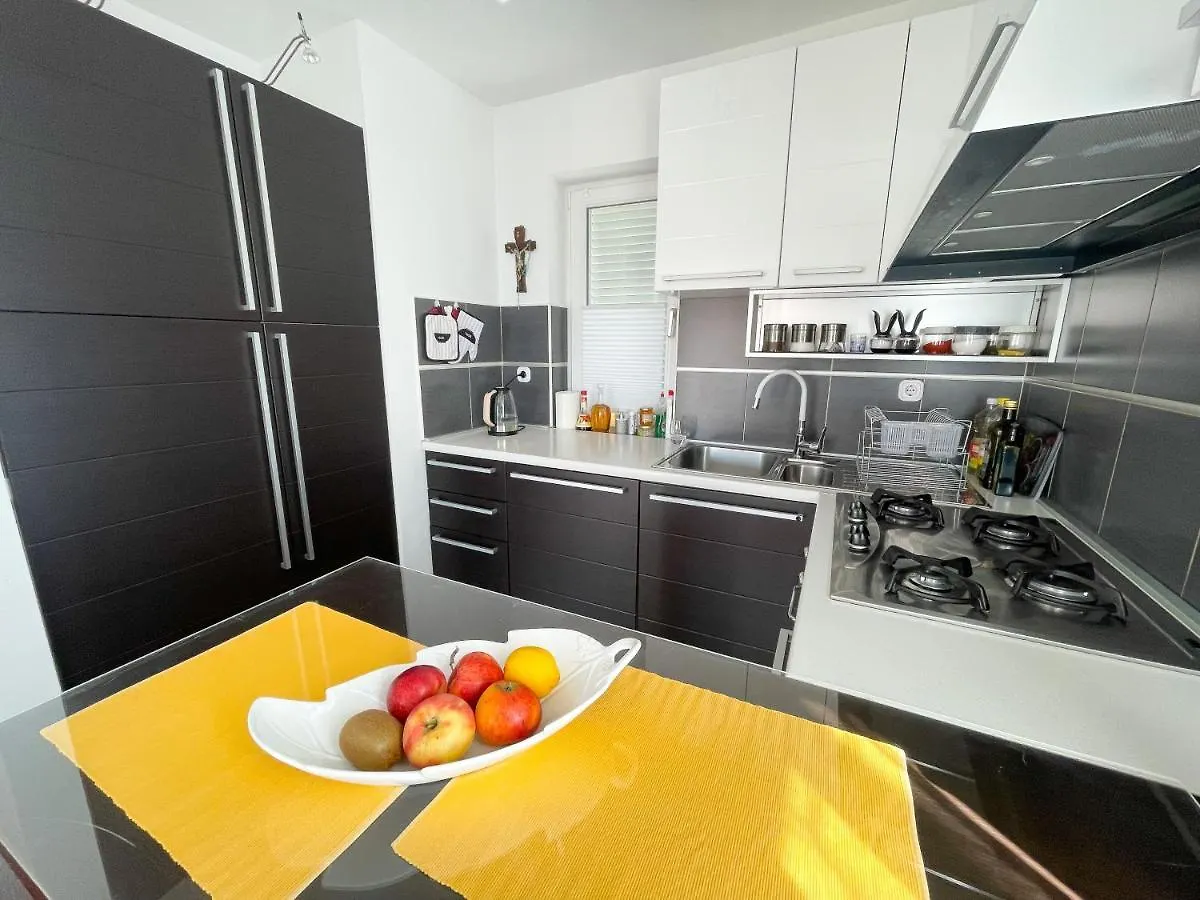 Apartment Queen Dramalj 0*,  Croatia